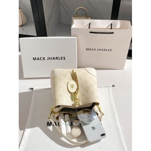 MACK JHARLES洋氣小衆壓花水桶包包女2026新款高級感通勤手提拎包