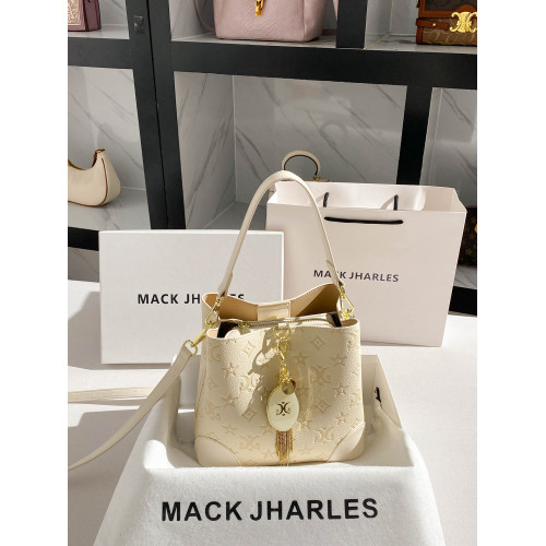 MACK JHARLES洋氣小衆壓花水桶包包女2026新款高級感通勤手提拎包