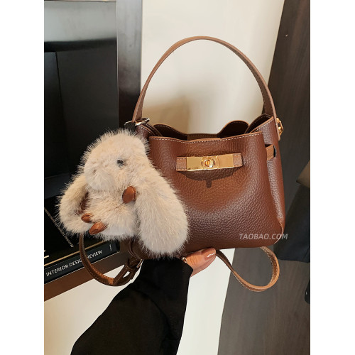 高級感復古小包包女2026新款百搭斜後後背包精緻超火手提水桶包小拎包