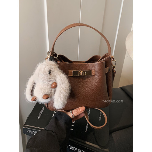 高級感復古小包包女2026新款百搭斜後後背包精緻超火手提水桶包小拎包