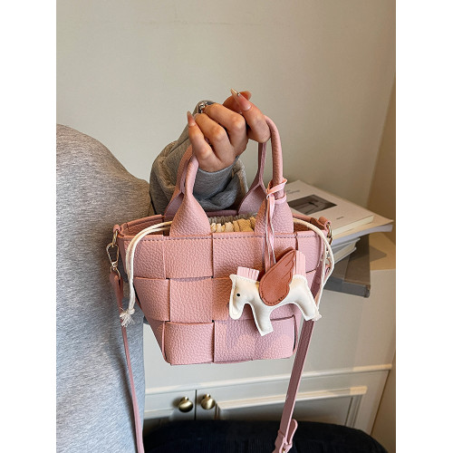 包包女式2025新款夏天超火黃色編織水桶包輕奢小衆高級感斜背女包 包包女式2025新款夏天超火黃色編織水桶包輕奢小衆高級感斜背女包