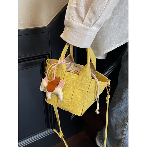 包包女式2025新款夏天超火黃色編織水桶包輕奢小衆高級感斜背女包 包包女式2025新款夏天超火黃色編織水桶包輕奢小衆高級感斜背女包