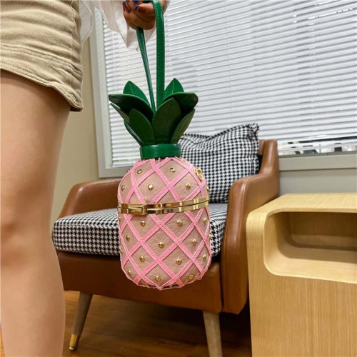 新品 包包女個性菠蘿包2023春季新款單肩鏈條斜後後背包恬覔夾釦水桶