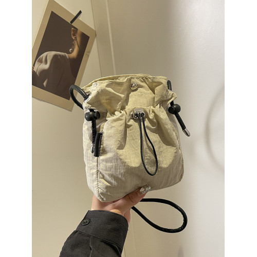 休閒超火尼龍布小包包女2026新款夏季百搭斜後後背包單肩水桶包手機包 休閒超火尼龍布小包包女2026新款夏季百搭斜後後背包單肩水桶包手機包