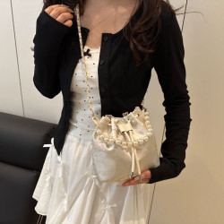 新中式大容量2025新款旗袍風珍珠洋氣感抽帶潮流風斜背手提水桶包