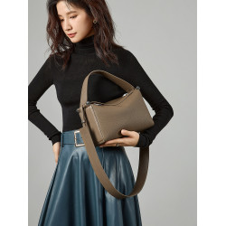 手提枕頭包女2025新款真皮斜後後背包頭層牛皮高級感小衆單肩通勤時尚