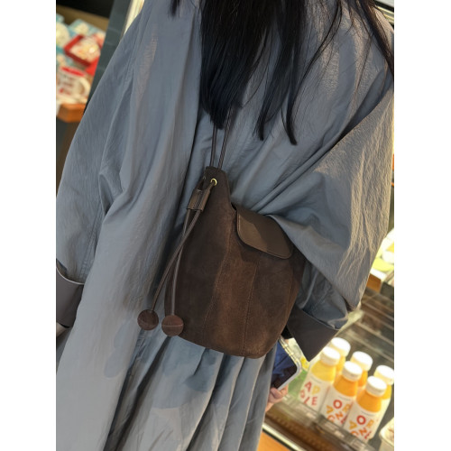 復古南瓜包女2025新款真皮水桶包磨砂牛皮高級感托特包單肩斜後後背包