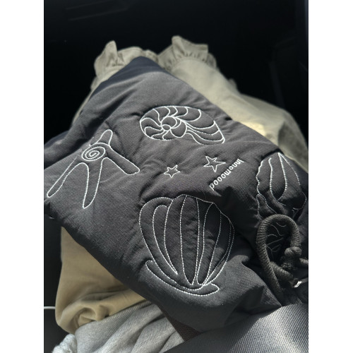 innomoood 海島日記刺綉絎棉雙肩單肩多用包抽繩抗震電腦包ipad