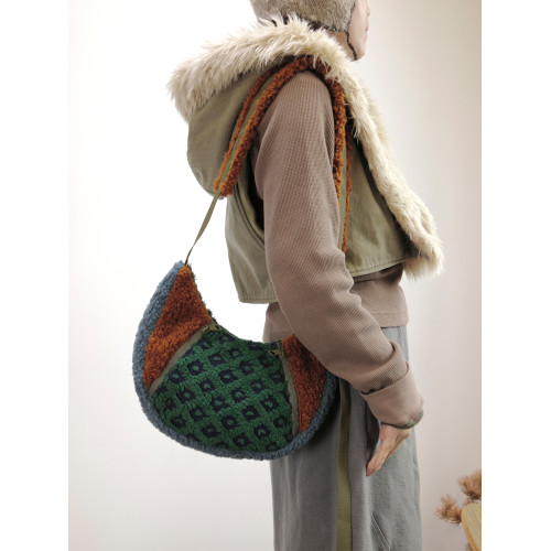 housedesign原創2025冬季撞色拼接毛絨月牙包小衆個性單肩斜後後背包