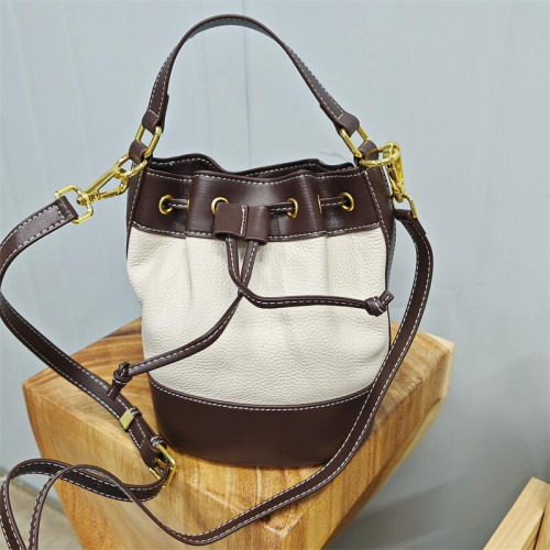 頭層牛皮女水桶包潮流小衆時尚單肩斜背女包品牌尾貨撿漏真皮女包