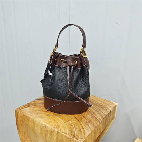 頭層牛皮女水桶包潮流小衆時尚單肩斜背女包品牌尾貨撿漏真皮女包