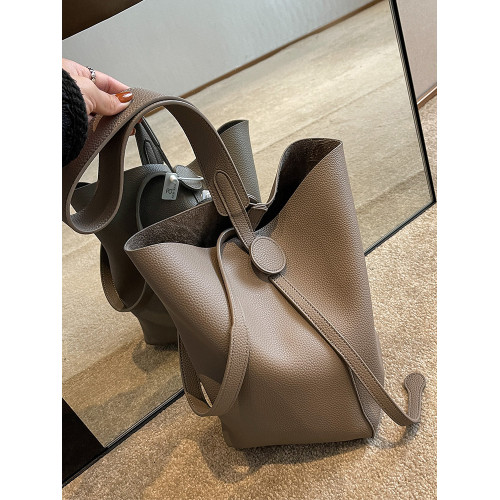 春夏大包包女2026新款潮小衆時尚高級感單肩包女大容量通勤水桶包