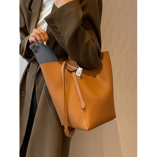 春夏大包包女2026新款潮小衆時尚高級感單肩包女大容量通勤水桶包