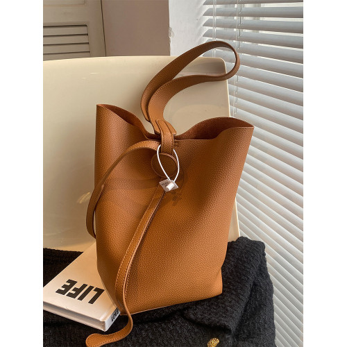 春夏大包包女2026新款潮小衆時尚高級感單肩包女大容量通勤水桶包