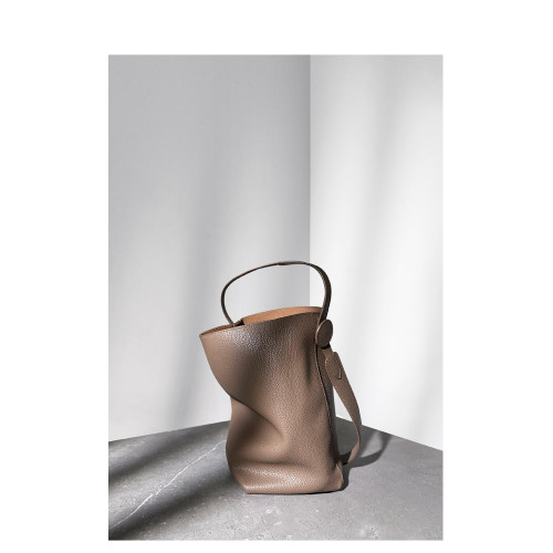 【英國AJ AOIRJ】小衆設計牛皮水桶包2025新款托特包單肩斜後後背包