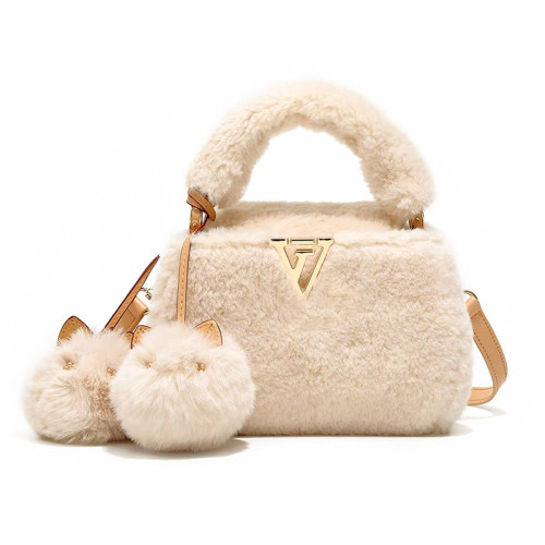 2026秋冬毛絨手提包V羊絨皮草大衣搭配神器單肩包毛掛飾小貓斜背 2026秋冬毛絨手提包V羊絨皮草大衣搭配神器單肩包毛掛飾小貓斜背