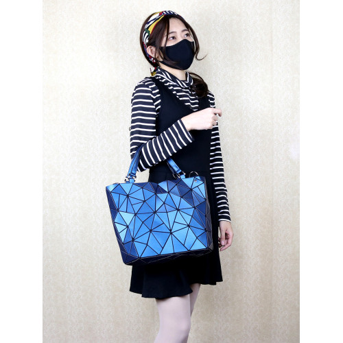 手提包女百搭上班族通勤斜後後背包銀幾何菱格折曡啞光拉絲水桶包女士