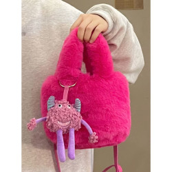 2025秋冬新款潮毛絨水桶包玫紅色毛毛包女可愛公仔小怪獸掛飾女包