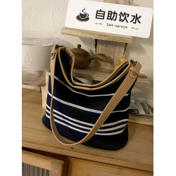 休閒超火秋冬小包包女2026新款輕便簡約帆布斜後後背包單肩托特水桶包