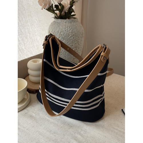 休閒超火秋冬小包包女2026新款輕便簡約帆布斜後後背包單肩托特水桶包