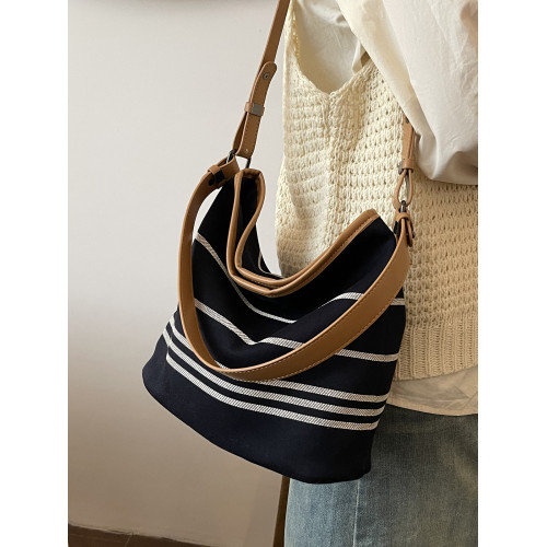 休閒超火秋冬小包包女2026新款輕便簡約帆布斜後後背包單肩托特水桶包