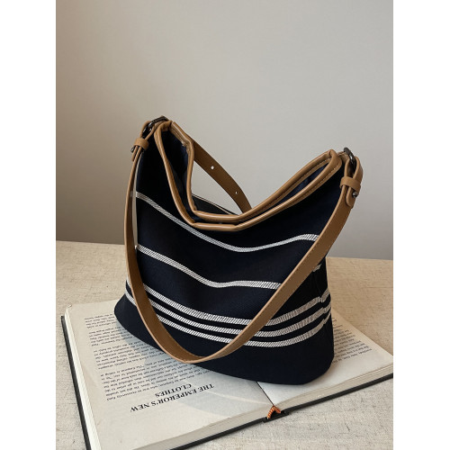 休閒超火秋冬小包包女2026新款輕便簡約帆布斜後後背包單肩托特水桶包