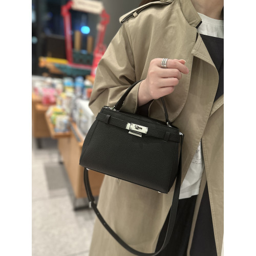 手提凱莉包女2025冬新款鎖釦真皮小方包通勤百搭高級感單肩斜後後背包