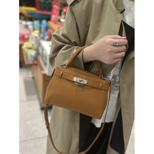 手提凱莉包女2025冬新款鎖釦真皮小方包通勤百搭高級感單肩斜後後背包