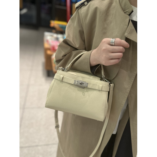 手提凱莉包女2025冬新款鎖釦真皮小方包通勤百搭高級感單肩斜後後背包