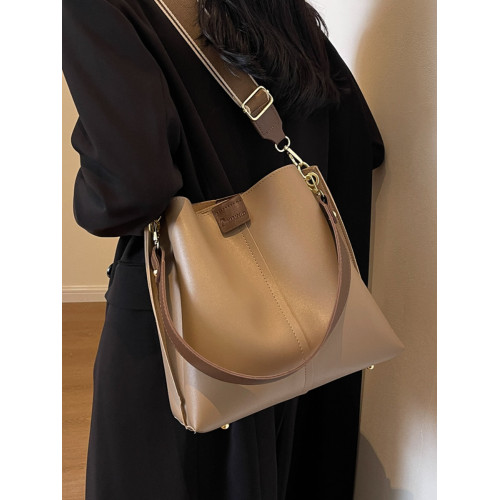 手提包包女士2025新款秋冬時尚百搭水桶包小衆通勤高級質感單肩包 手提包包女士2025新款秋冬時尚百搭水桶包小衆通勤高級質感單肩包