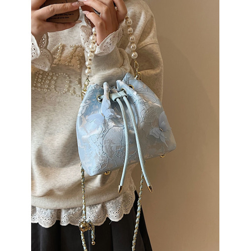 小衆時尚刺綉束口水桶包2025新款潮流珍珠單肩包高級感百搭斜後後背包