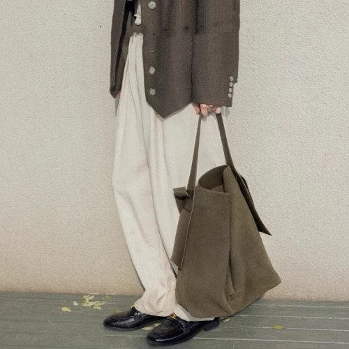 秋冬新品2024高級感鹿皮絨工裝大容量通勤純色單肩斜背掛耳郵差包 秋冬新品2024高級感鹿皮絨工裝大容量通勤純色單肩斜背掛耳郵差包