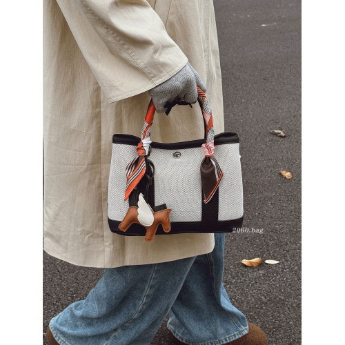 休閒時尚帆布水桶包2025新款女百搭韓版ins小衆設計單肩斜後後背包包 休閒時尚帆布水桶包2025新款女百搭韓版ins小衆設計單肩斜後後背包包