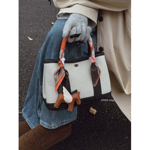 休閒時尚帆布水桶包2025新款女百搭韓版ins小衆設計單肩斜後後背包包 休閒時尚帆布水桶包2025新款女百搭韓版ins小衆設計單肩斜後後背包包