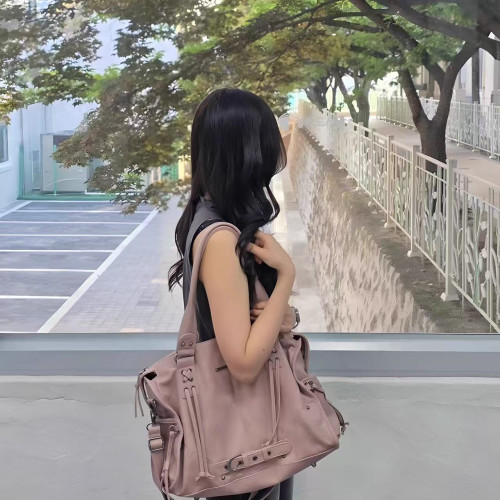 fancy club韓國設計師品牌25新款新色釦帶大容量單肩包斜後後背包女包 fancy club韓國設計師品牌25新款新色釦帶大容量單肩包斜後後背包女包