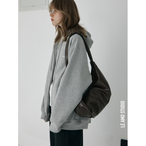 LE AMO|慵懶休閒隨性褶皺油蠟軟皮系帶單肩斜背可頌牛角包_4色 LE AMO|慵懶休閒隨性褶皺油蠟軟皮系帶單肩斜背可頌牛角包_4色