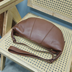 頭層牛皮牛角斜後後背包包女2025單肩新月真皮專櫃品牌拼接復古女士包