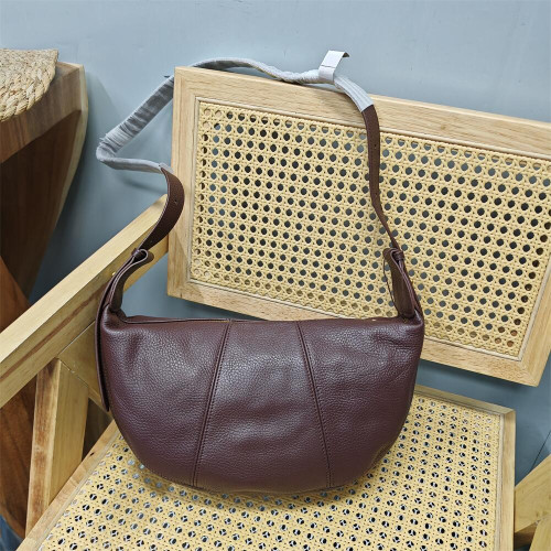 頭層牛皮牛角斜後後背包包女2025單肩新月真皮專櫃品牌拼接復古女士包 頭層牛皮牛角斜後後背包包女2025單肩新月真皮專櫃品牌拼接復古女士包