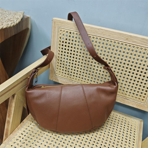 頭層牛皮牛角斜後後背包包女2025單肩新月真皮專櫃品牌拼接復古女士包 頭層牛皮牛角斜後後背包包女2025單肩新月真皮專櫃品牌拼接復古女士包