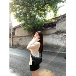 牛角包可頌包慵懶風百搭單肩斜後後背包女新款羊皮質感小衆設計餃子包