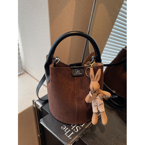 秋冬季復古磨砂包包女2026新款時尚百搭斜後後背包超火撞色手提水桶包