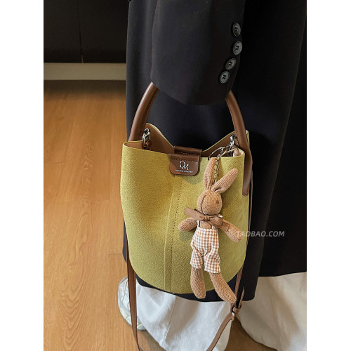 秋冬季復古磨砂包包女2026新款時尚百搭斜後後背包超火撞色手提水桶包