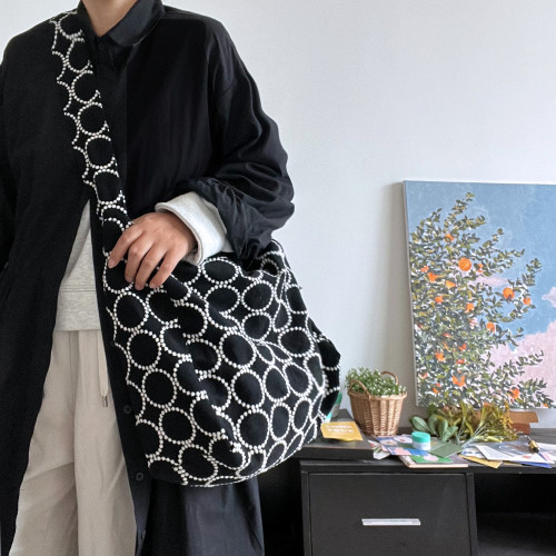 日系小hobo皆川明風鈴鼓花棉麻重工刺綉單肩包手提包迷你腋下包 日系小hobo皆川明風鈴鼓花棉麻重工刺綉單肩包手提包迷你腋下包