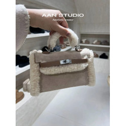 【AAN】2025秋冬新款羊羔毛拼接磨砂牛皮凱莉包女復古單肩斜後後背包