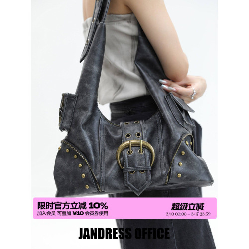 簡著 /原創 西部洛克 沙漠廢土風復古機車包擦色黑辣妹鉚釘斜後後背包 簡著 /原創 西部洛克 沙漠廢土風復古機車包擦色黑辣妹鉚釘斜後後背包