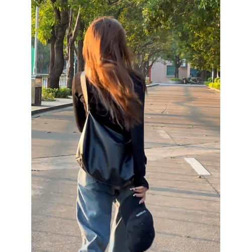 超火寬肩帶黑色斜後後背包包女2026新款通勤慵懶單肩托特包大容量百搭 超火寬肩帶黑色斜後後背包包女2026新款通勤慵懶單肩托特包大容量百搭