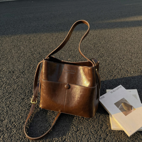 復古軟皮水桶包女2026新款春夏高級質感女士單肩斜背手提包托特包