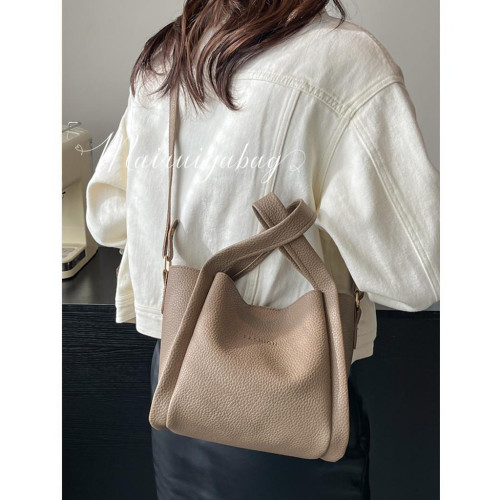 手拎時尚休閒水桶包2025春夏新款韓版潮流百搭單肩包高級感斜後後背包 手拎時尚休閒水桶包2025春夏新款韓版潮流百搭單肩包高級感斜後後背包