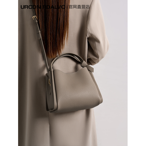UR高級感真皮水桶包女2025新款輕奢大容量通勤菜籃子包百搭手提包 UR高級感真皮水桶包女2025新款輕奢大容量通勤菜籃子包百搭手提包