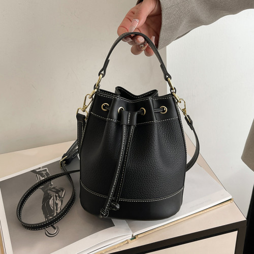 今年流行小衆設計包包2024新款女包時尚百搭斜後後背包通勤手拎水桶包 今年流行小衆設計包包2024新款女包時尚百搭斜後後背包通勤手拎水桶包